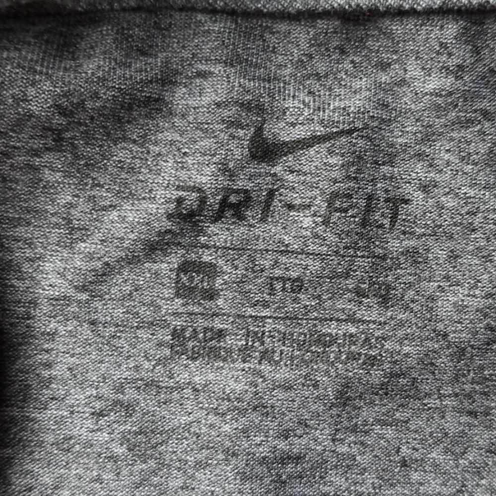 Nike Dri-Fit T-shirt - Picture 5 of 7